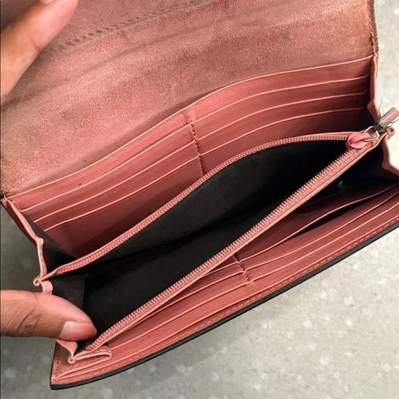 Gucci Glossy Red Wallet with Heart Emblem - Picture 5 of 5